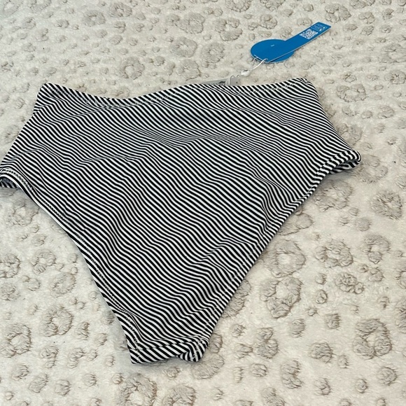 NWT 
Women’s Cupshe Bikini Bottom Size Small - Picture 4 of 6